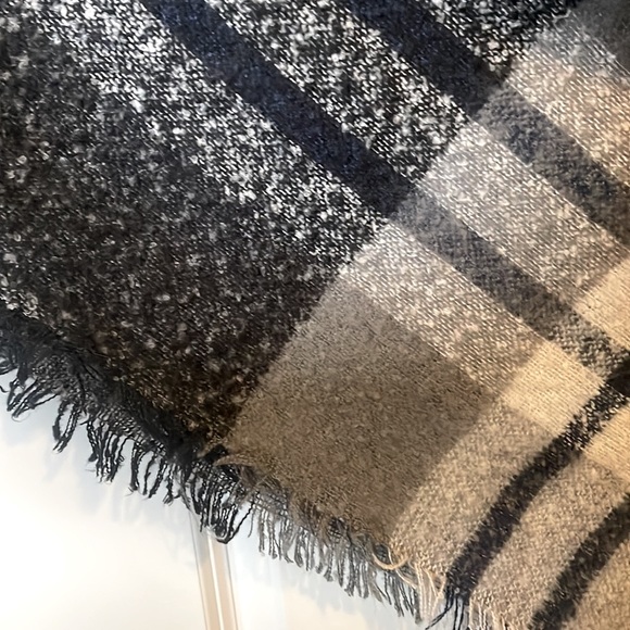 One of a kind scarf or shawl - Picture 5 of 6